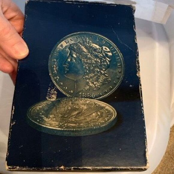 Avon Liberty Dollar Oland Aftershave Peeling Mostly Full In Box - Picture 9 of 9